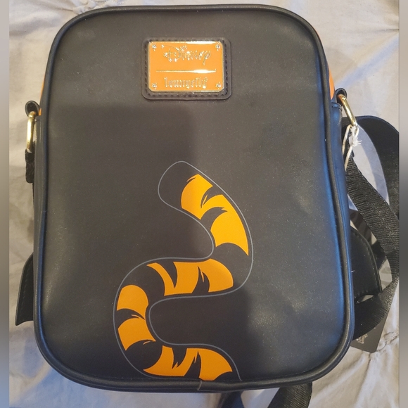 Loungefly Disney Winnie The Pooh Tigger Vampire Passport Crossbody Bag Cosplay - Picture 12 of 12